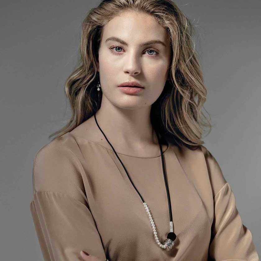 Pear & Fine pewter daringly long necklace: Kanel