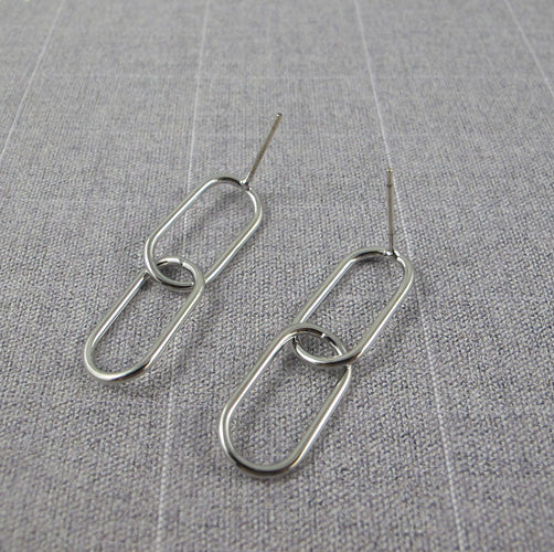 Linked oval shape hoops stud earrings