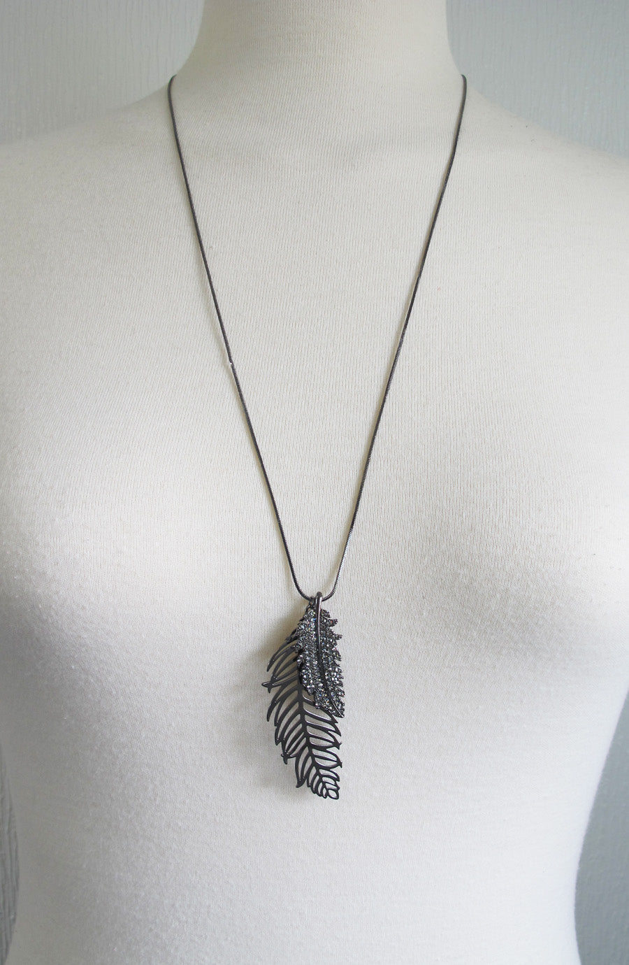 Double feathers long pendant necklace