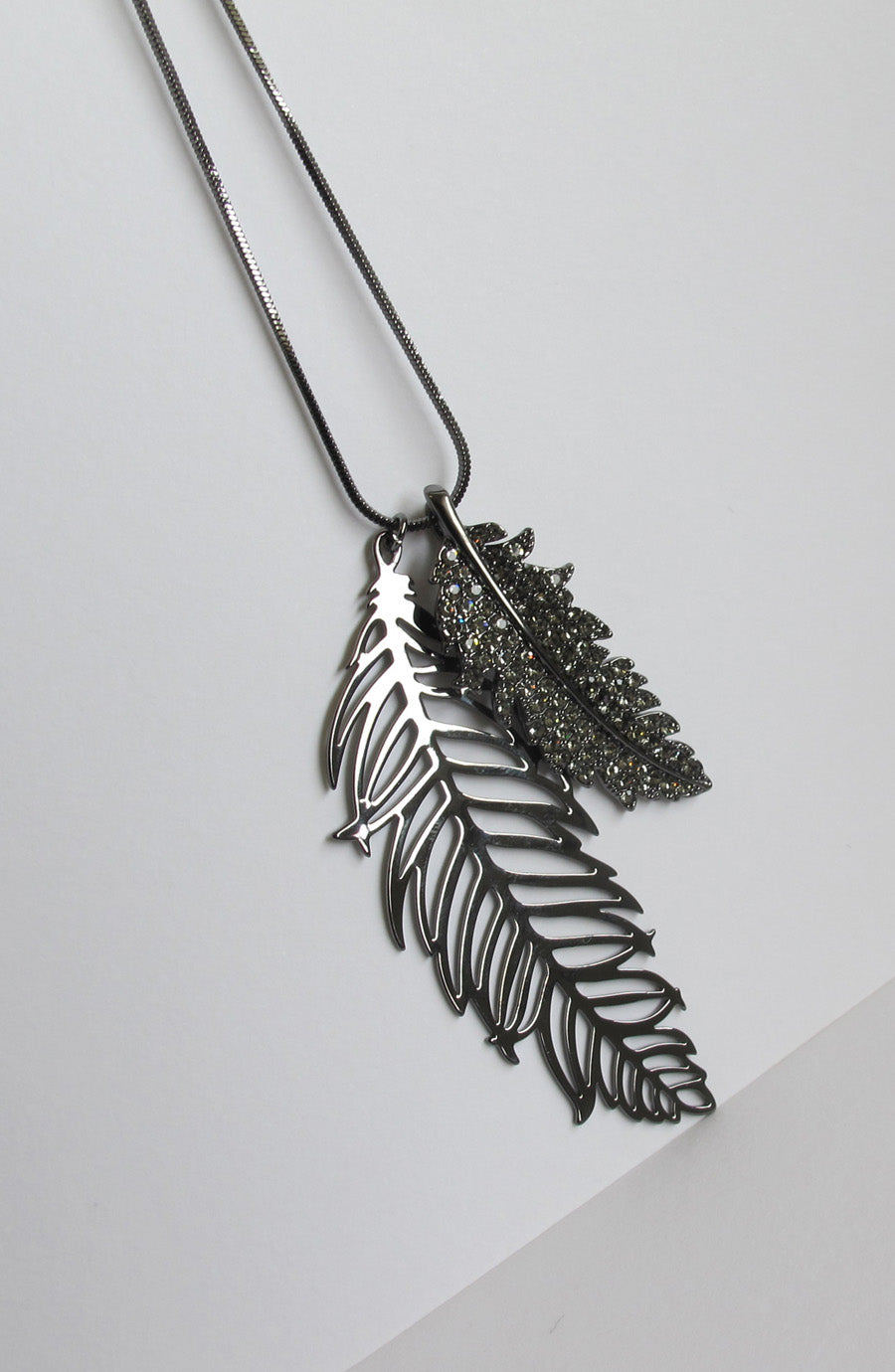 Double feathers long pendant necklace