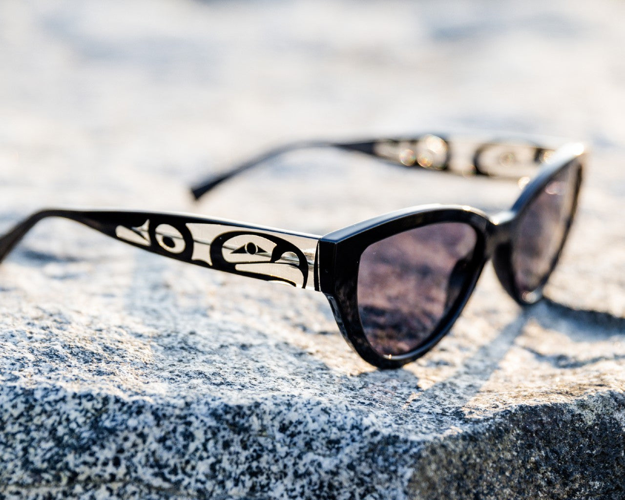 Skye, Cat Eye Sunglass, Eagle (Black / Ruby)