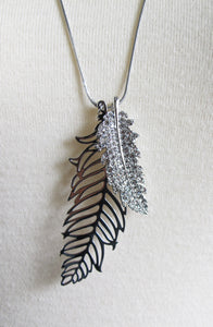 Double feathers long pendant necklace