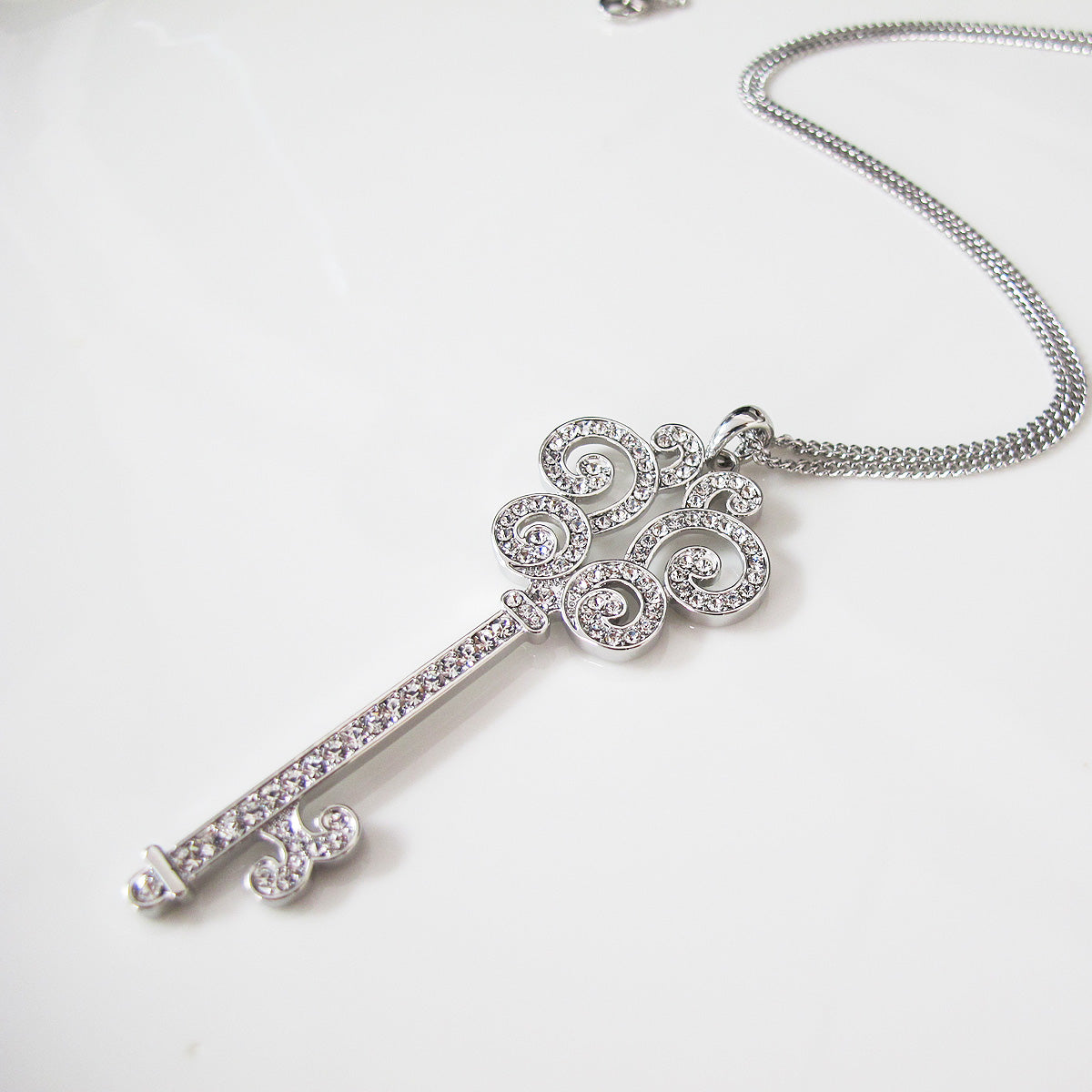 Glimmering key pendant long necklace