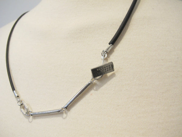 Pear & Fine pewter daringly long necklace: Kanel